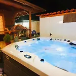 بيت للعطل Wild House
